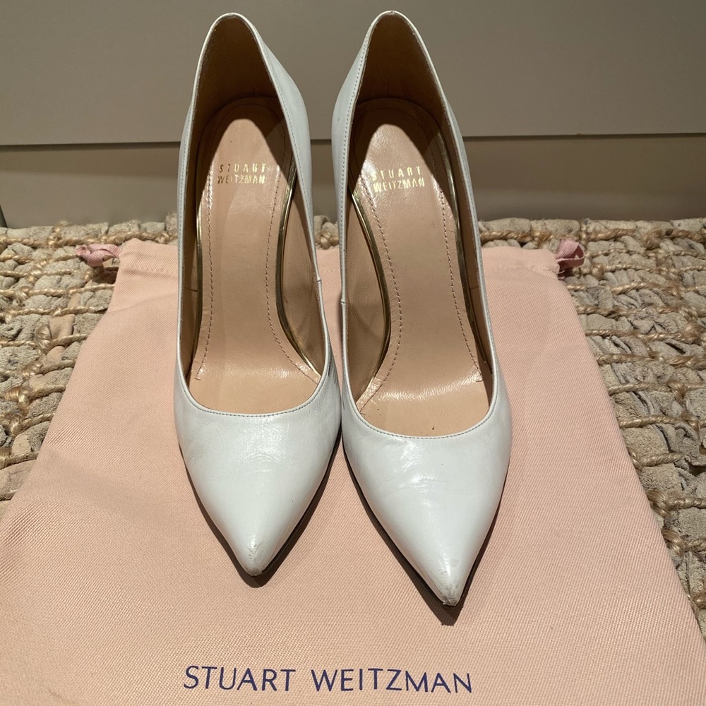 100% Authentic Stuart Weitzman White Pumps 🤍